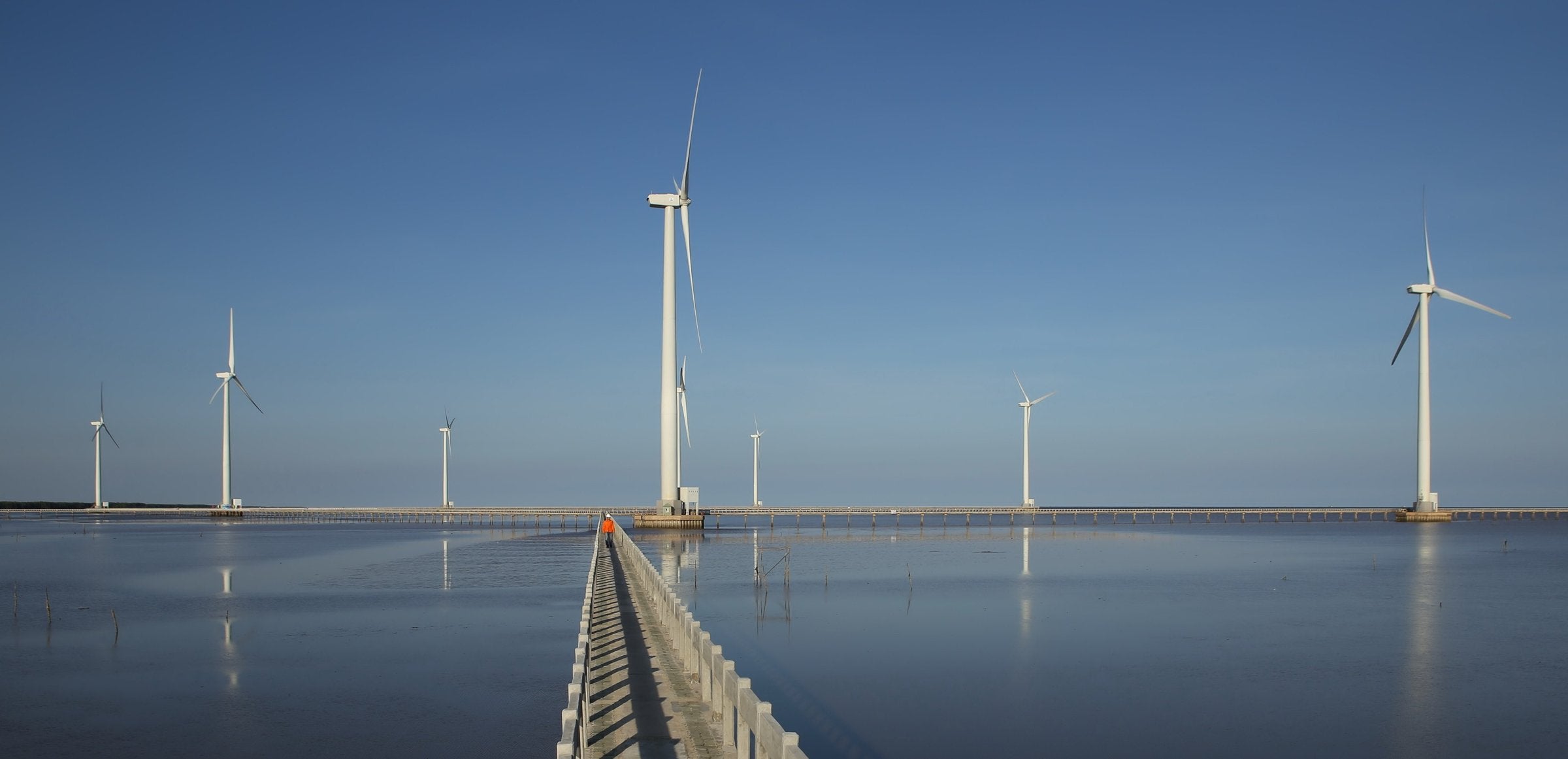 Wind and solar investors 'threaten legal action' over tariff pact