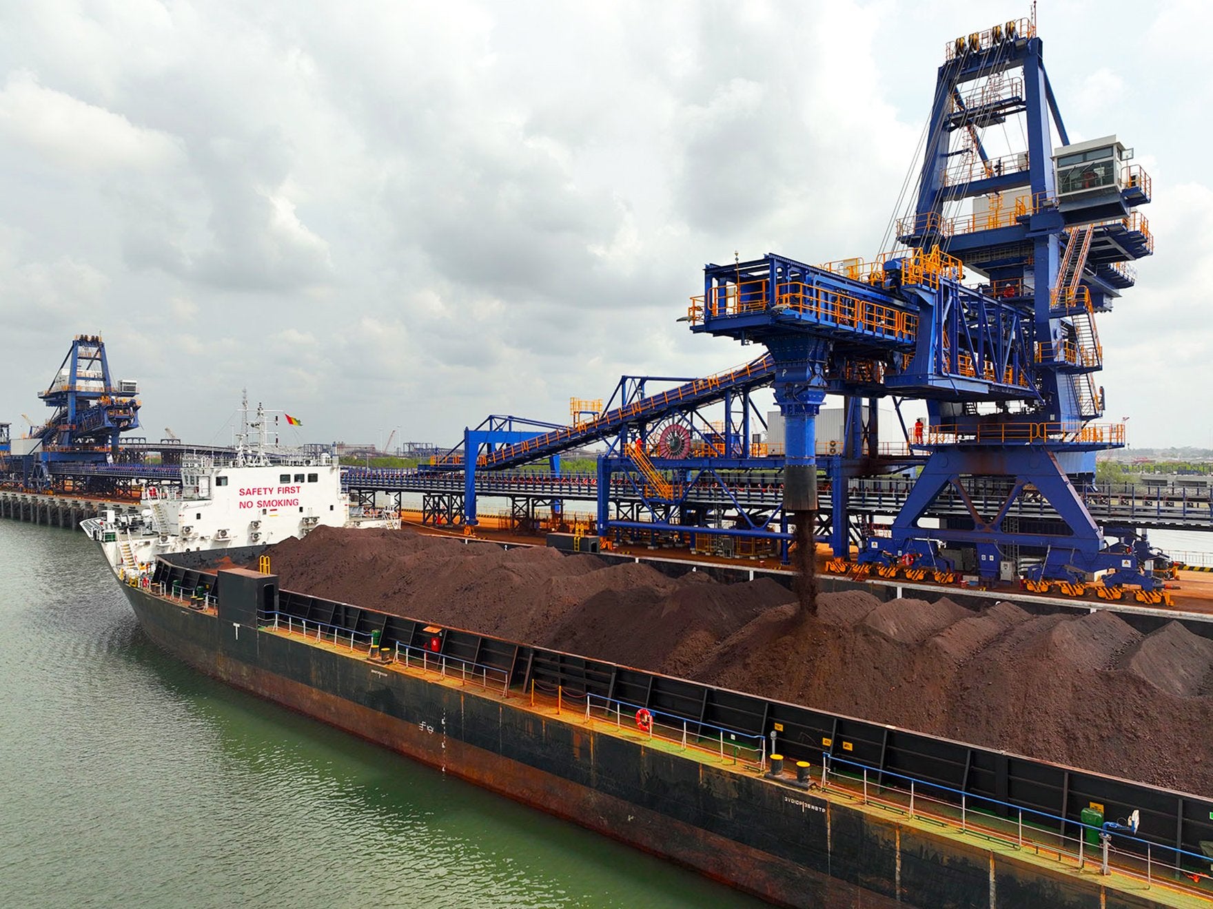 Capesize spot rates bounce back up above $30,000 level as activity stirs