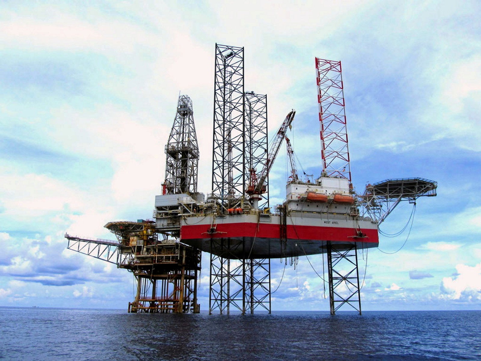 Seadrill sells seven jack-up rigs to Middle East drilling giant for ...