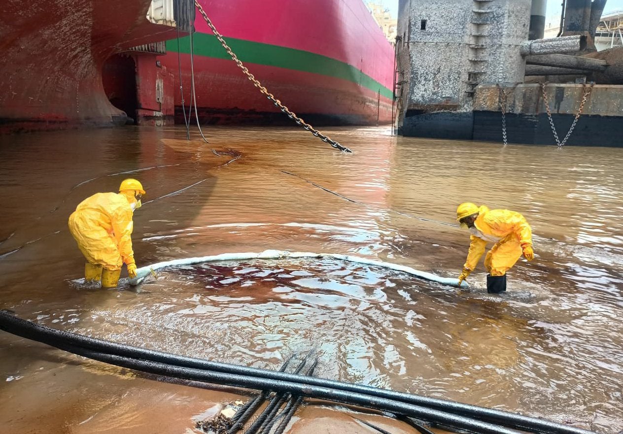 Indian ship recycler denies NGO claims it mishandled LNG carrier oil spill at yard