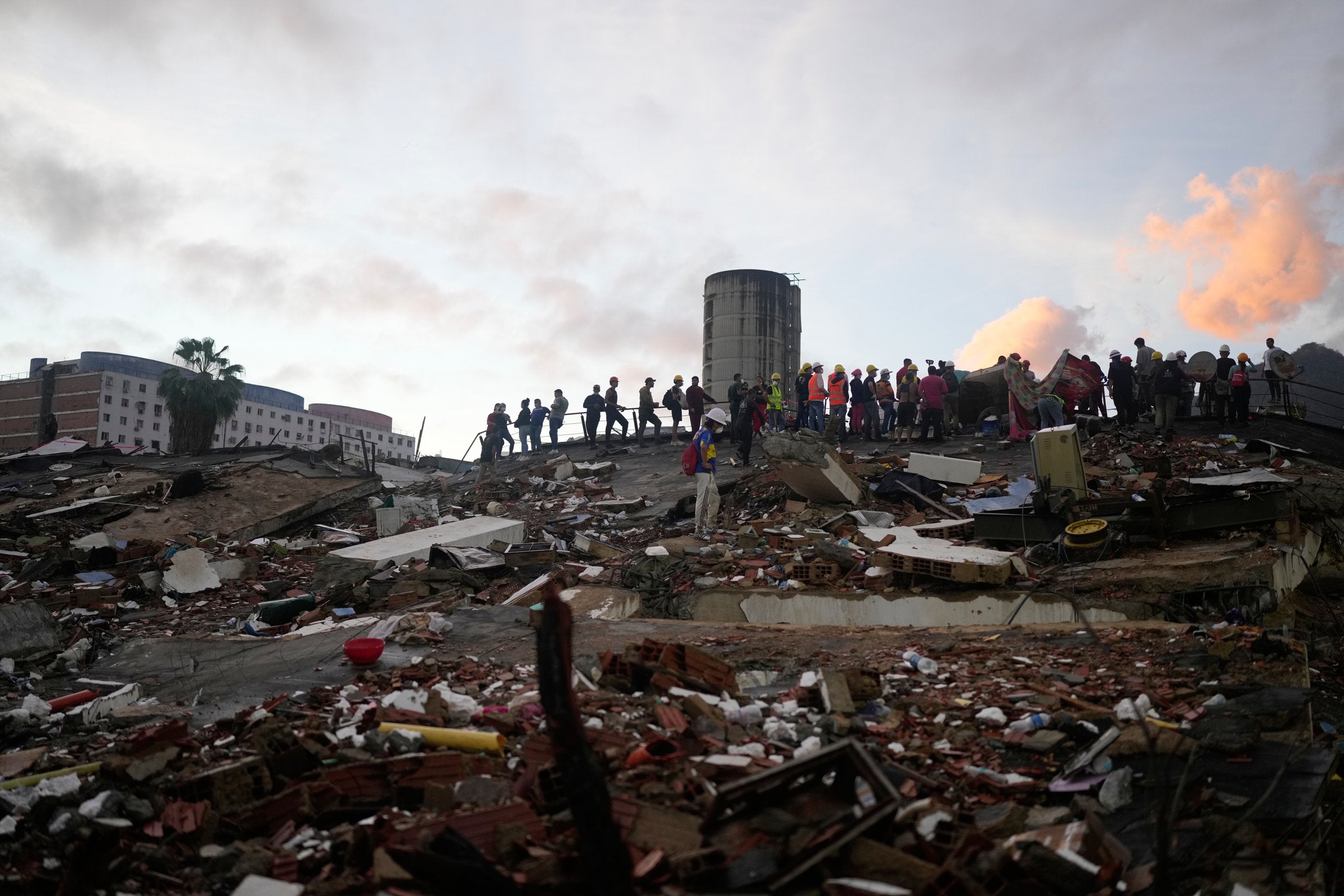 Explosion on Venezuela rig leaves at least 17 workers injured