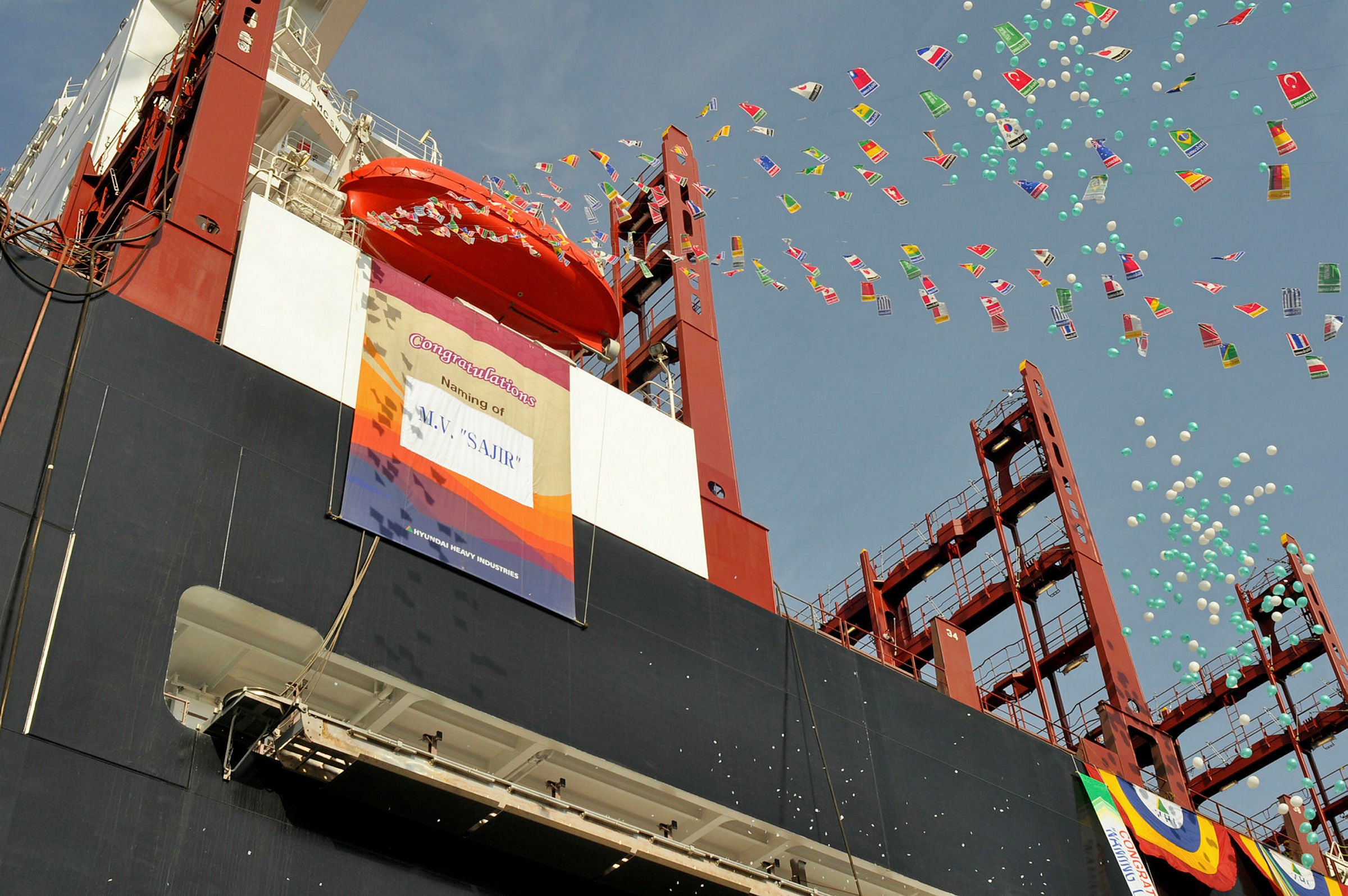 Hapag-Lloyd eyes LNG as fuel for next boxships and existing fleet