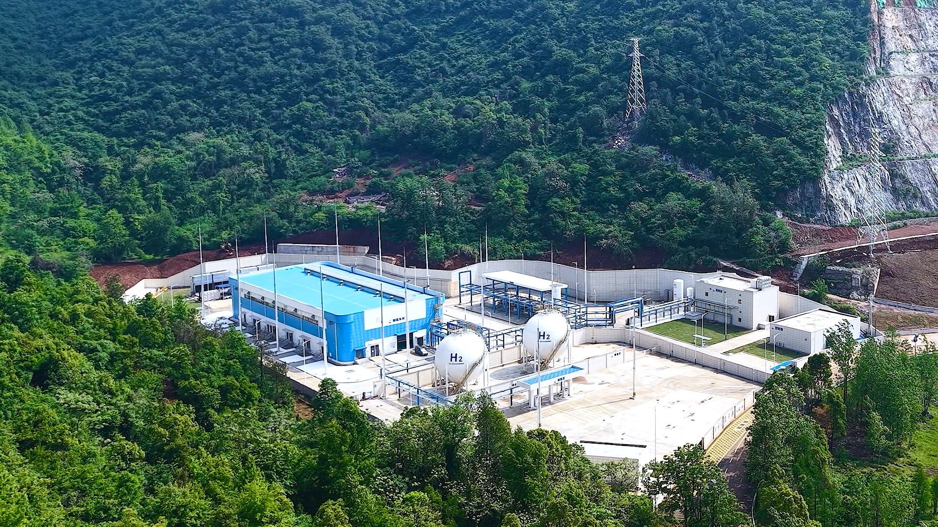 China’s first green hydrogen project using PEM and alkaline ...