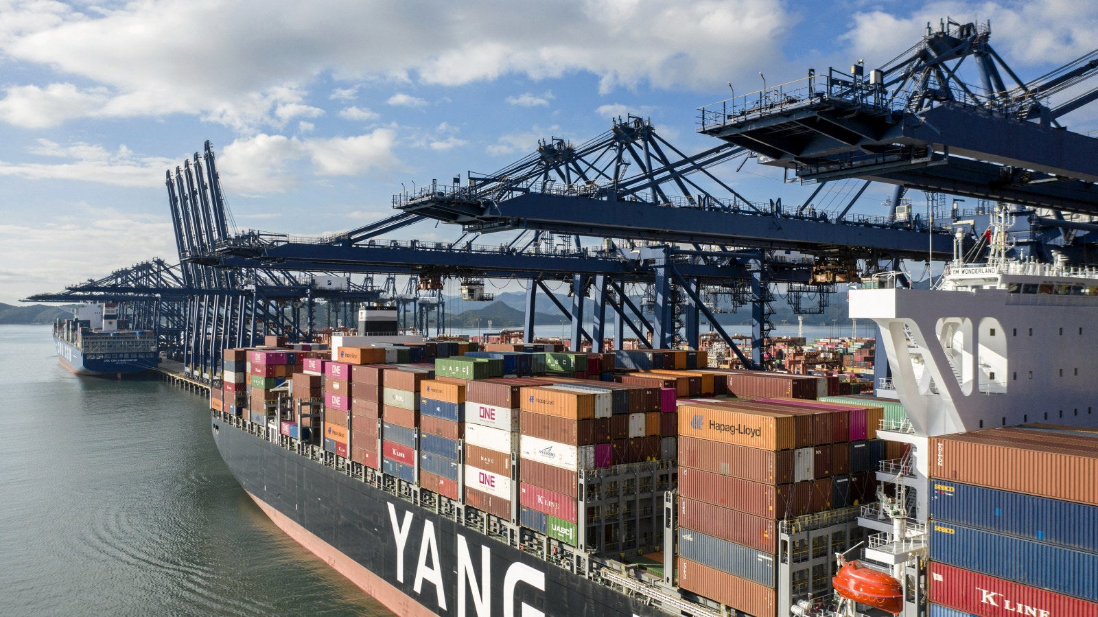 Yang Ming spending almost $300m to buy neo-panamax container ship trio