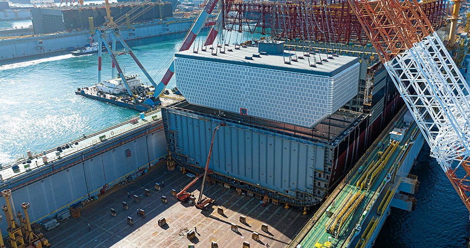 DSME fits first high manganese steel LNG bunker tank to Hapag-Lloyd ship