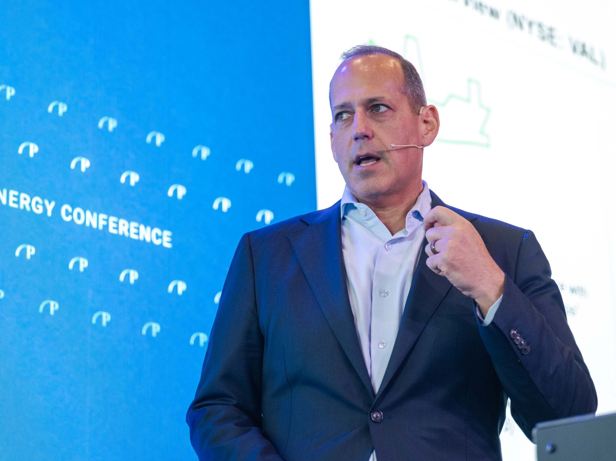 Valaris nails $900 million worth of rig charters