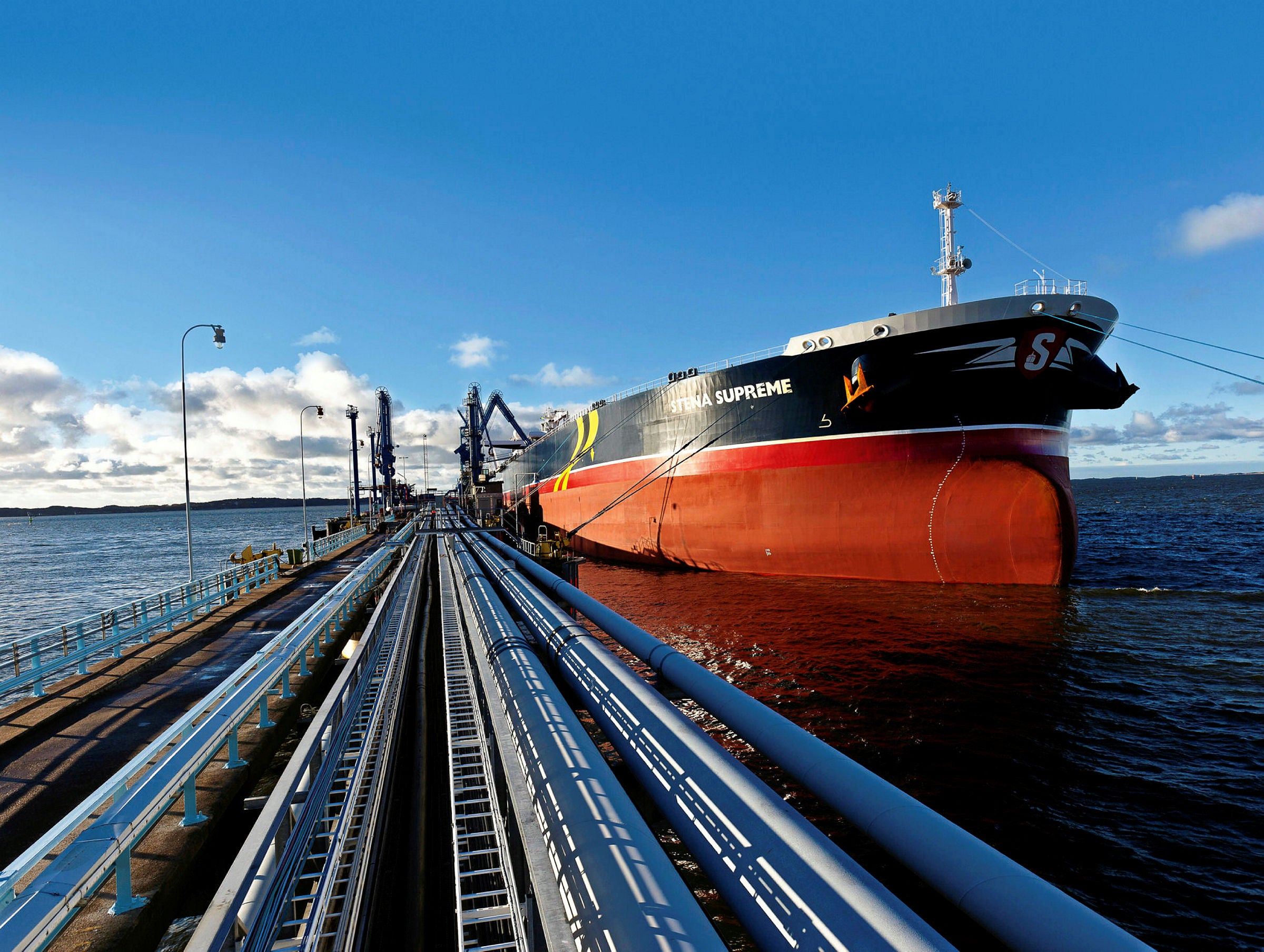 Suezmax spot rates fall off slightly in slow week