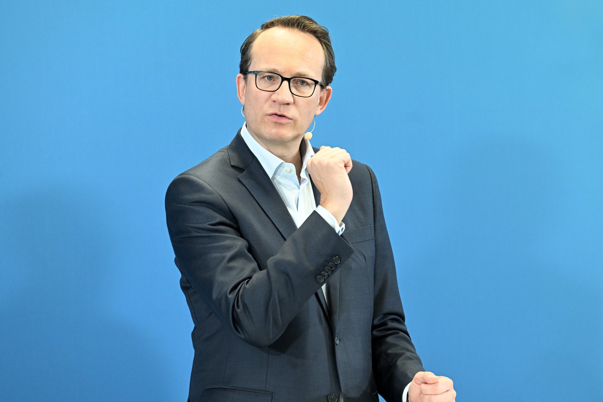 RWE hikes spending goal on regulated grids foray
