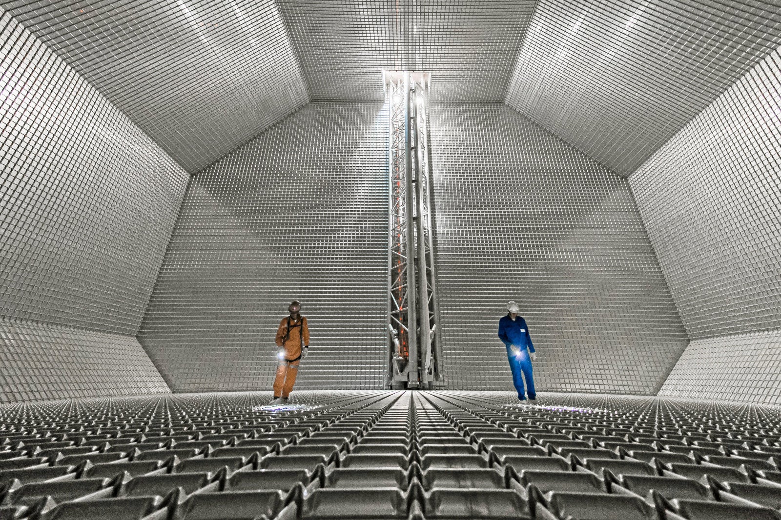 Seaspan flips boxship LNG bunker tank types to make vessels ammonia ready