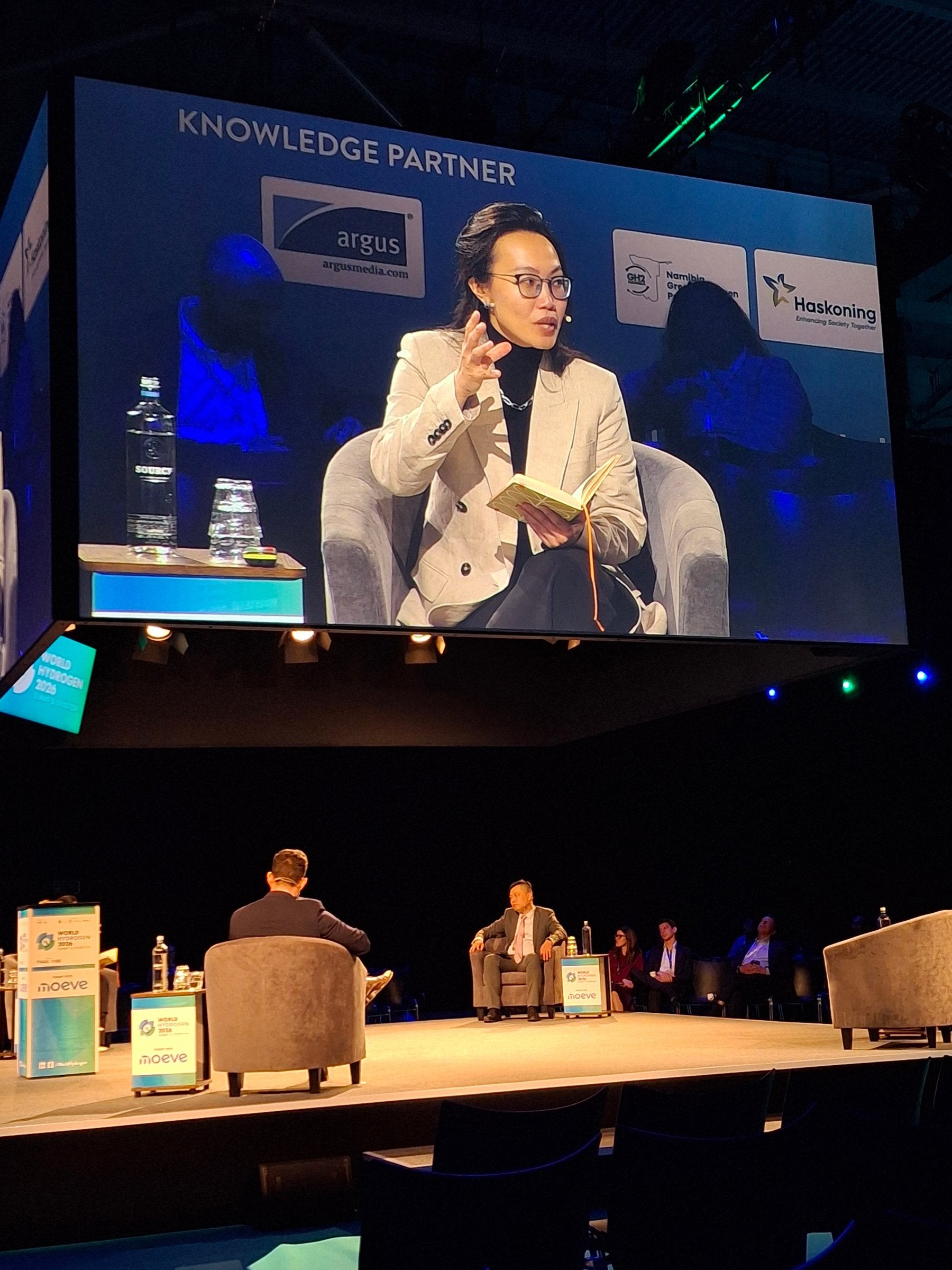 A panel at the World Hydrogen Summit in Rotterdam featuring Yuki Yu, founder of Energy Iceberg (on screen).