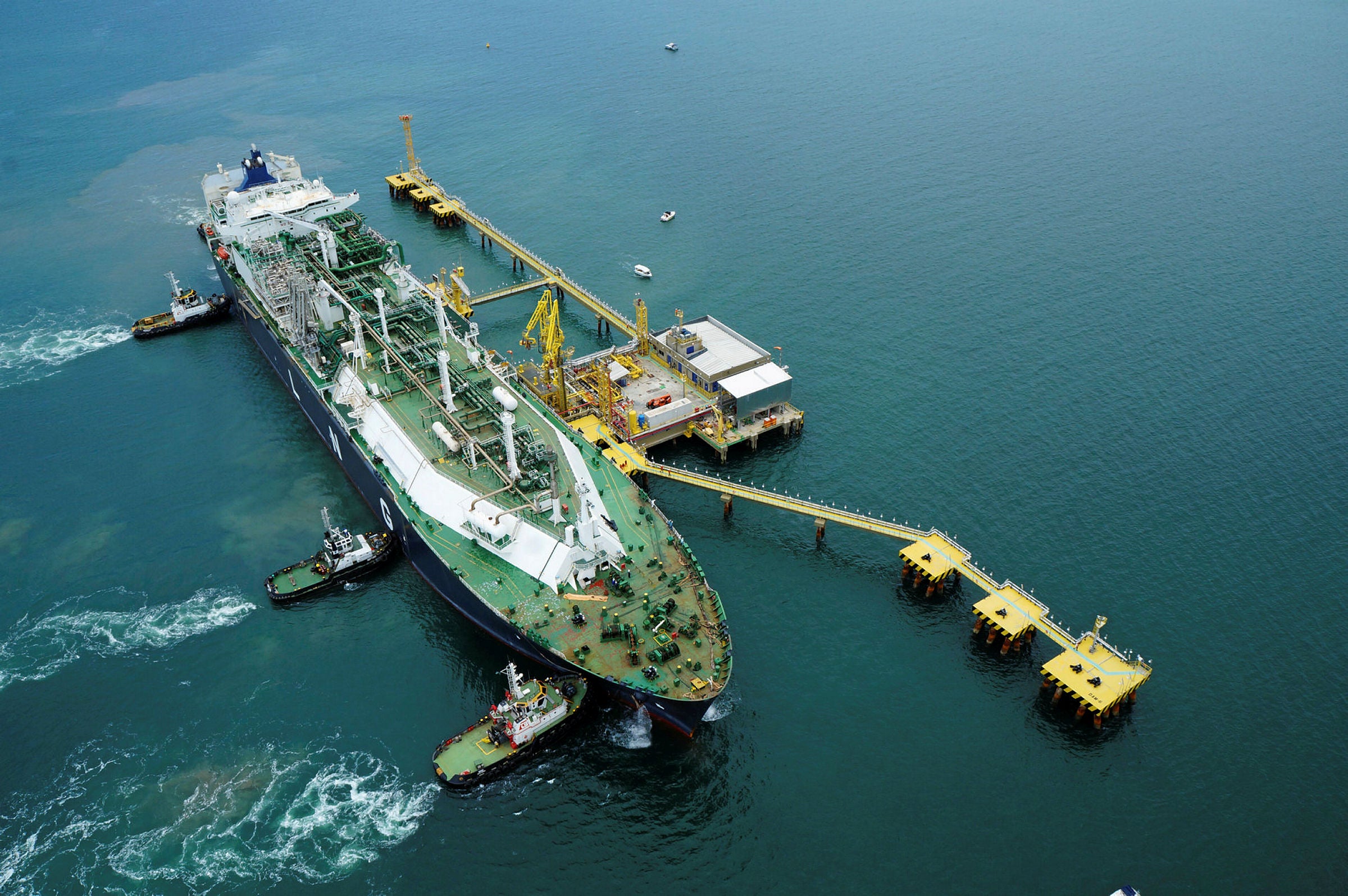 Golar Power heads pack in Brazil regas terminal contest, but faces ...