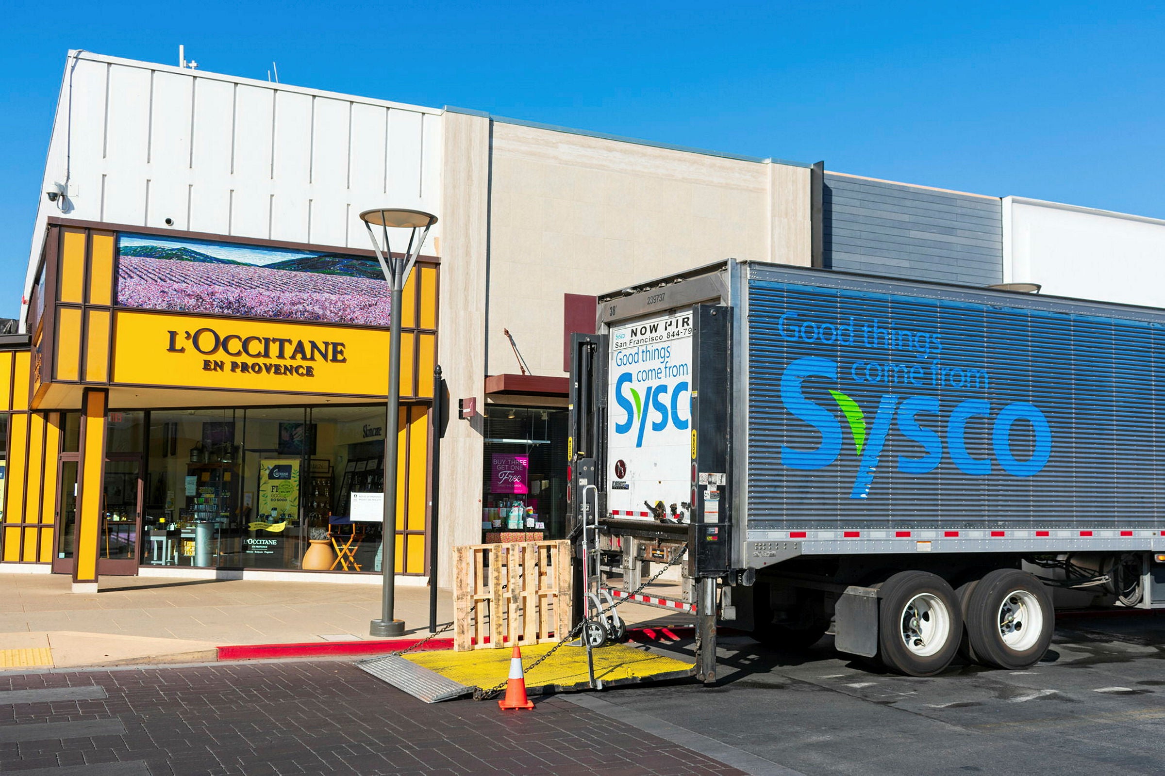 Restaurant distributor Sysco pivoting to supply supermarkets