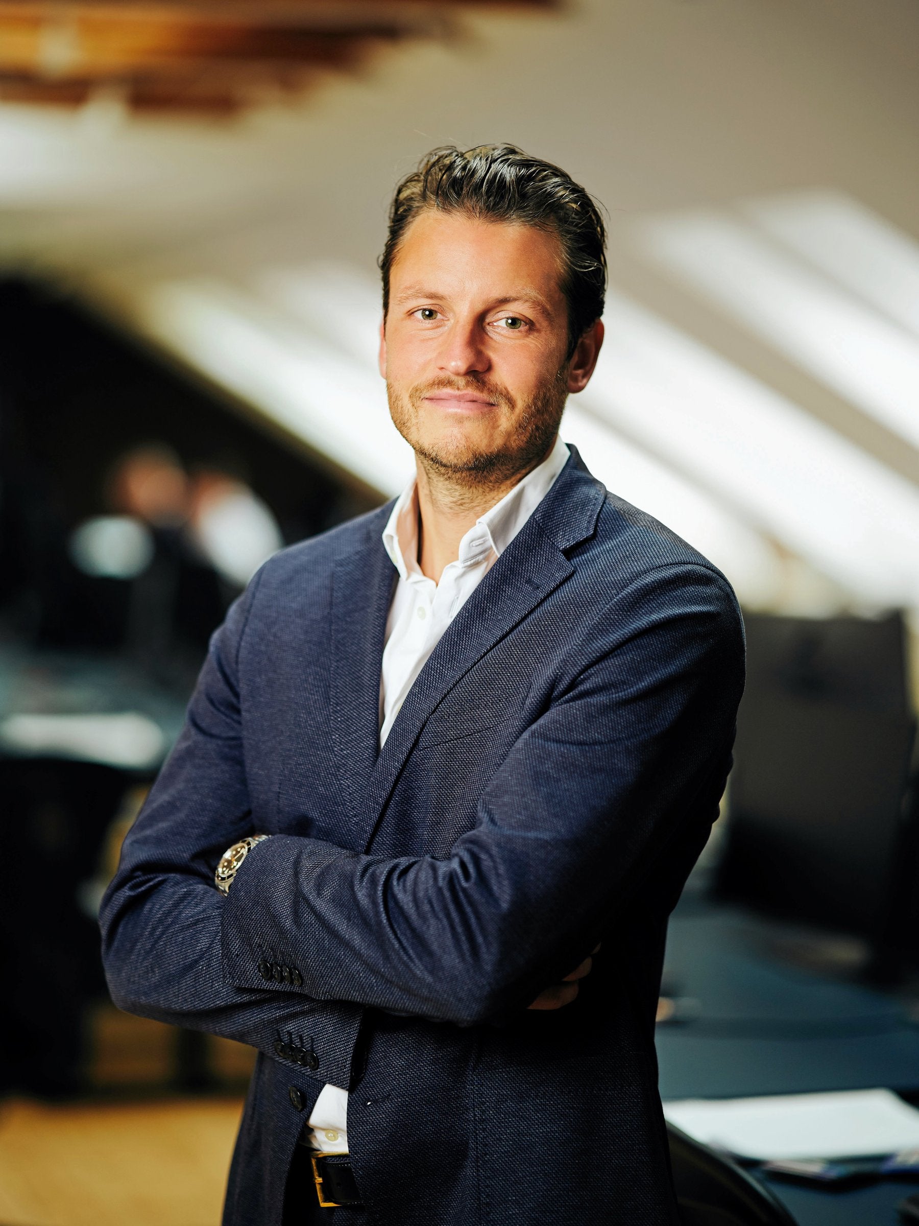 Shipbroker Lightship Chartering axes junior brokers at three shipping hubs