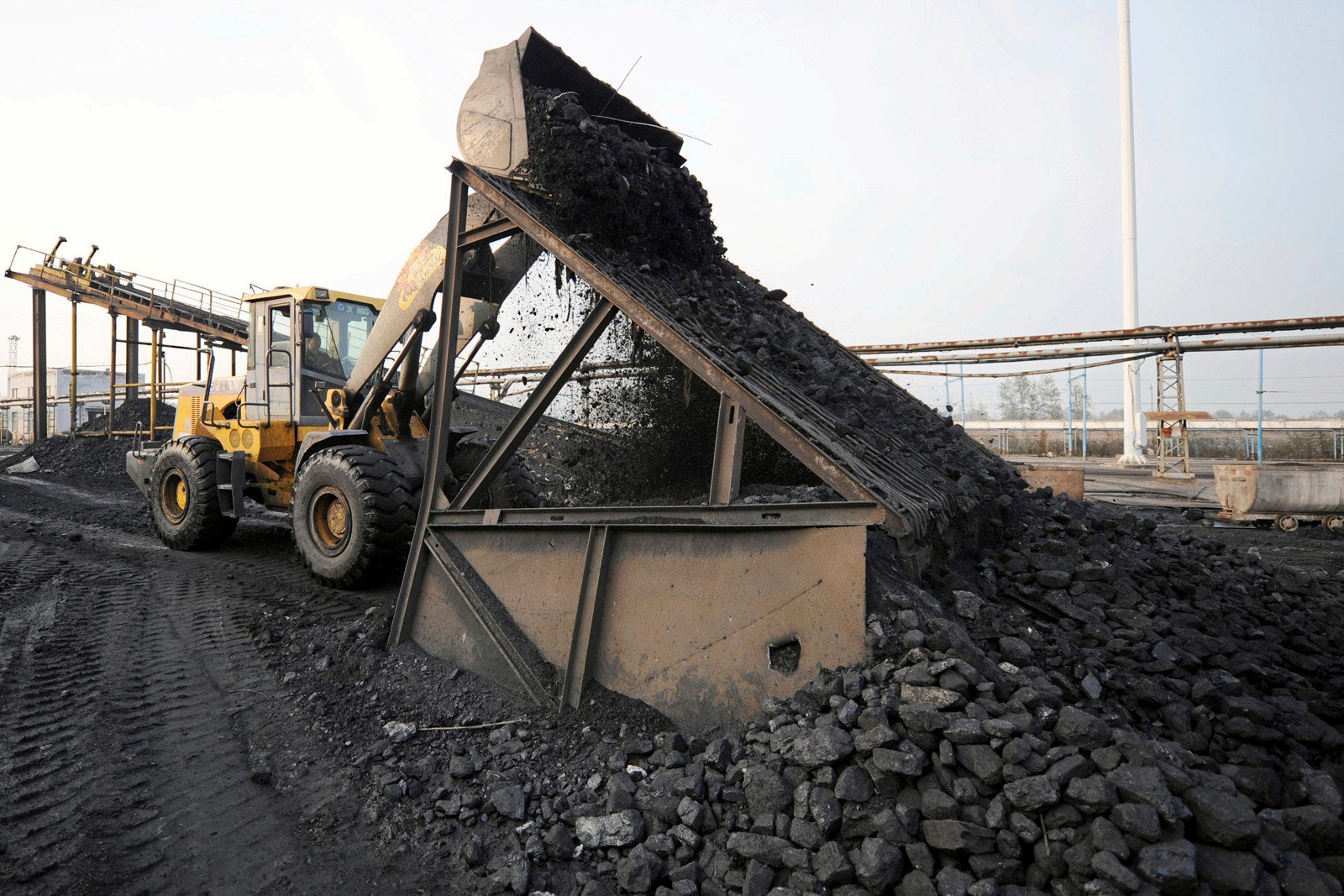 China tries to bring coal into limelight amid energy supply worries ...