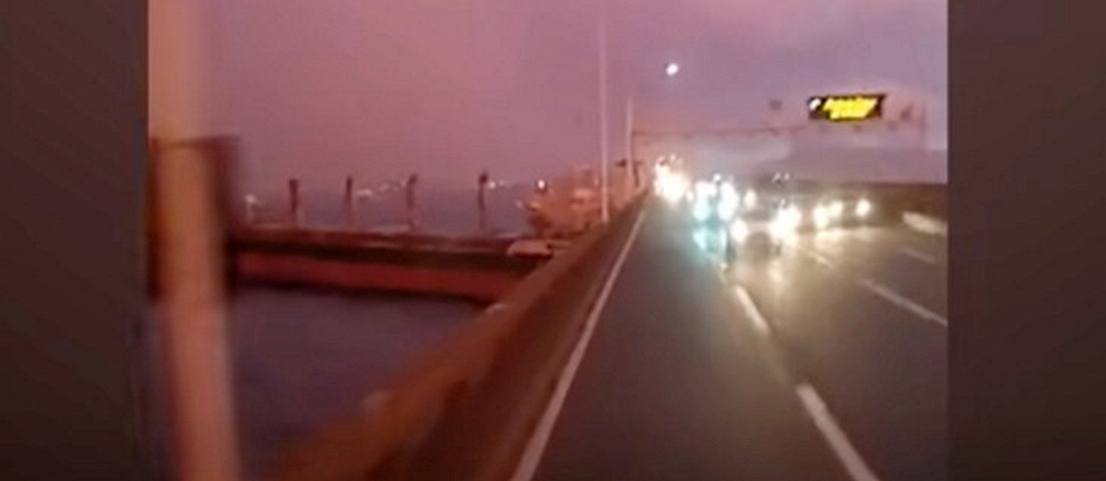 Idle bulker bashes into bridge in Rio de Janeiro