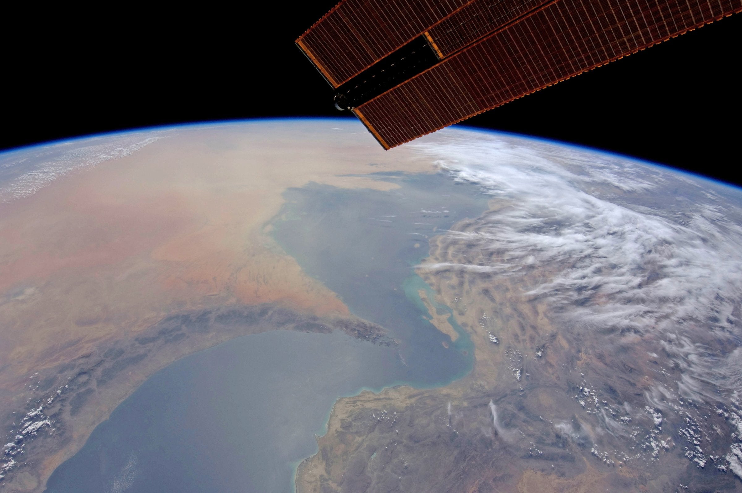 Chinese shipowners and brokers survey Strait of Hormuz reopening