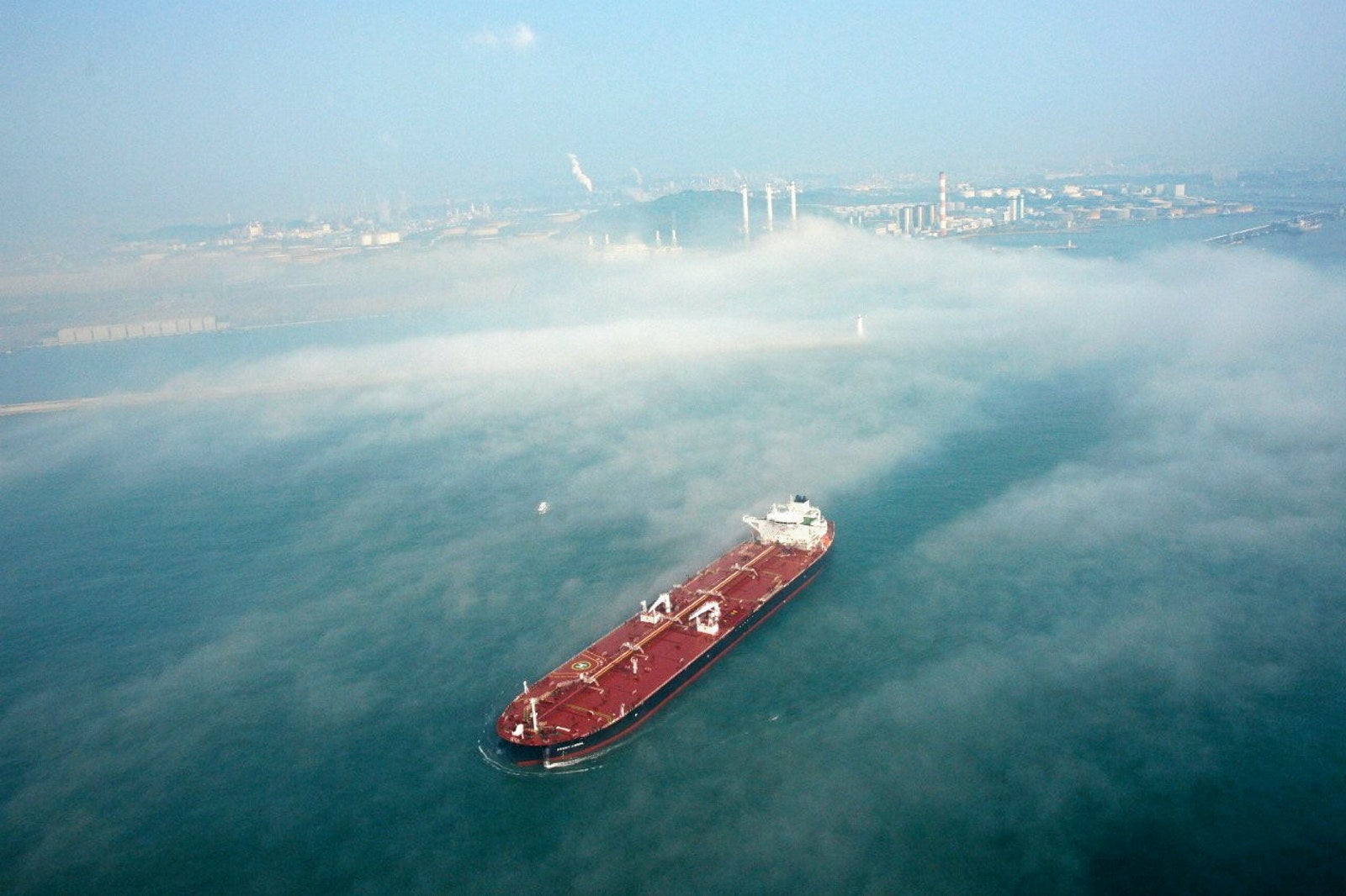 VLCC speeds surge as tanker rates rise