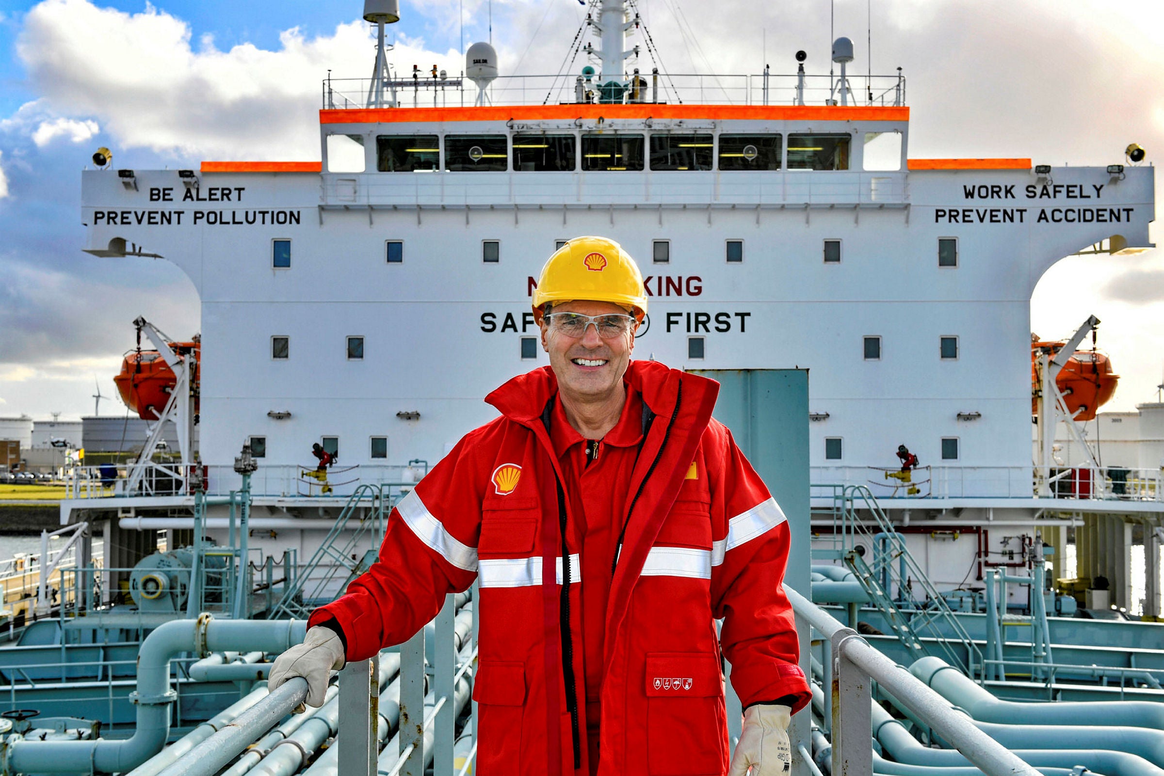 Shell lays out a decarbonisation road map for shipping