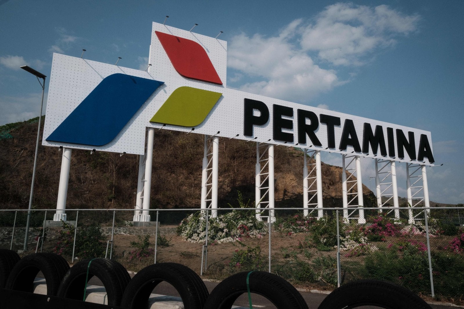 Gas pipeline leak slashes Indonesia’s oil production