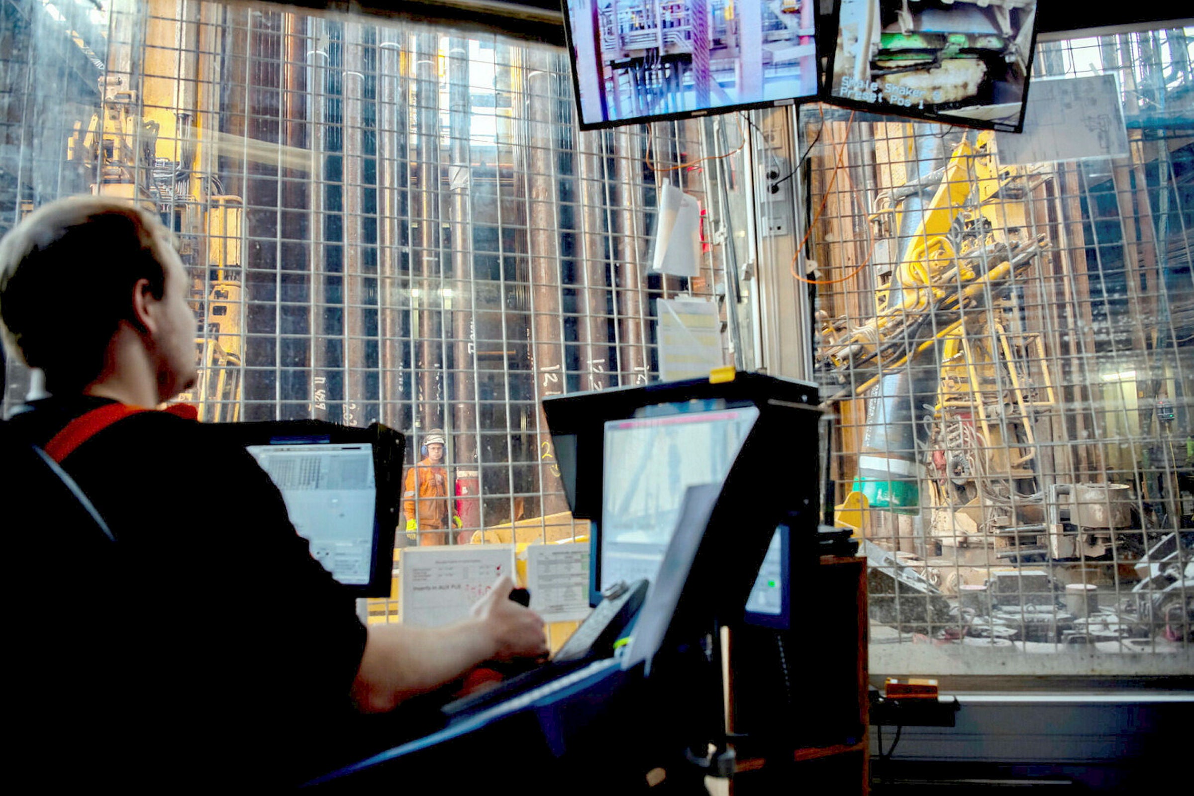 Rigging up for transition: Major oil driller pledges to halve its ...