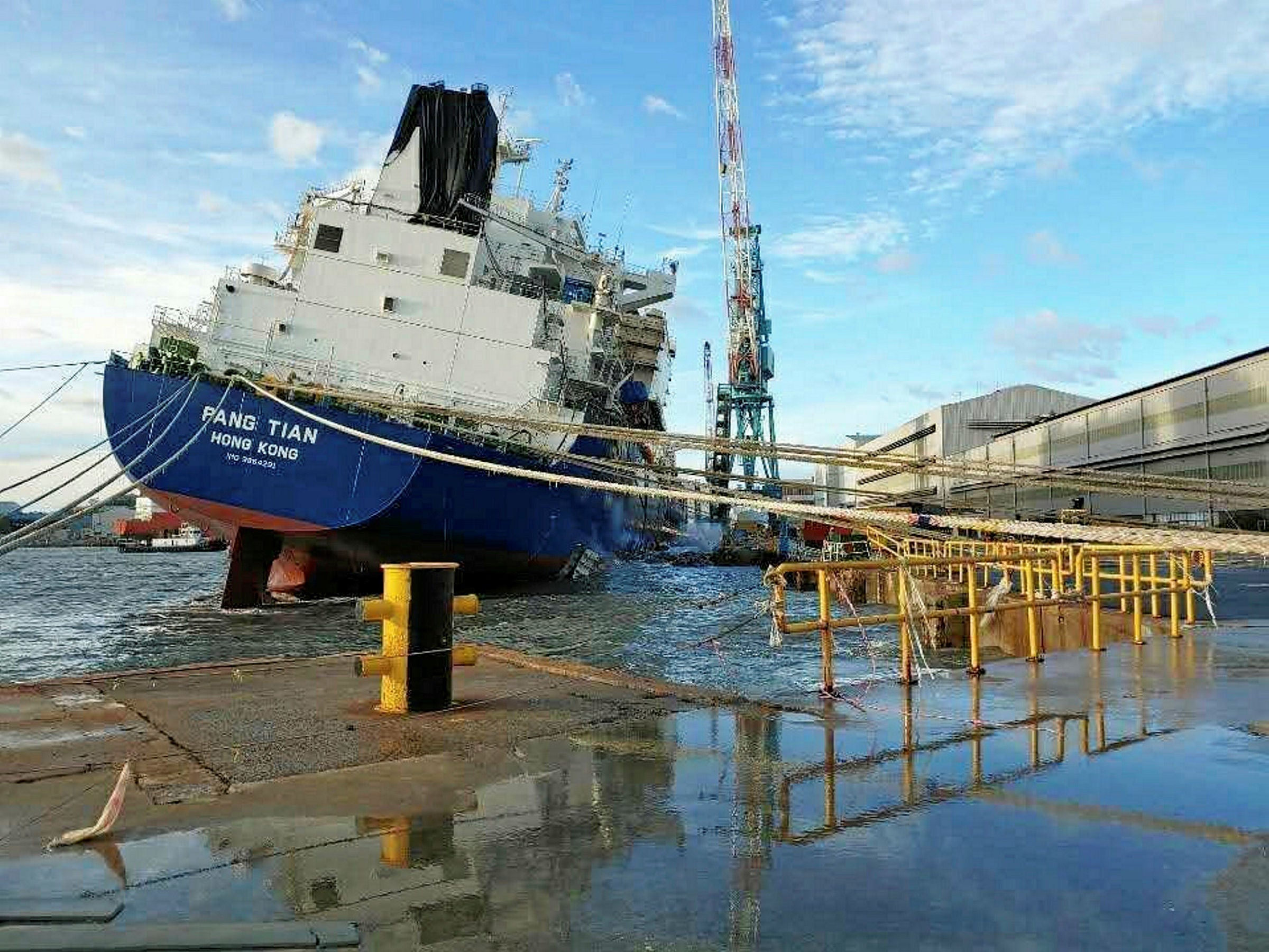 VLEC newbuilding at Hyundai Heavy Industries hit by typhoon