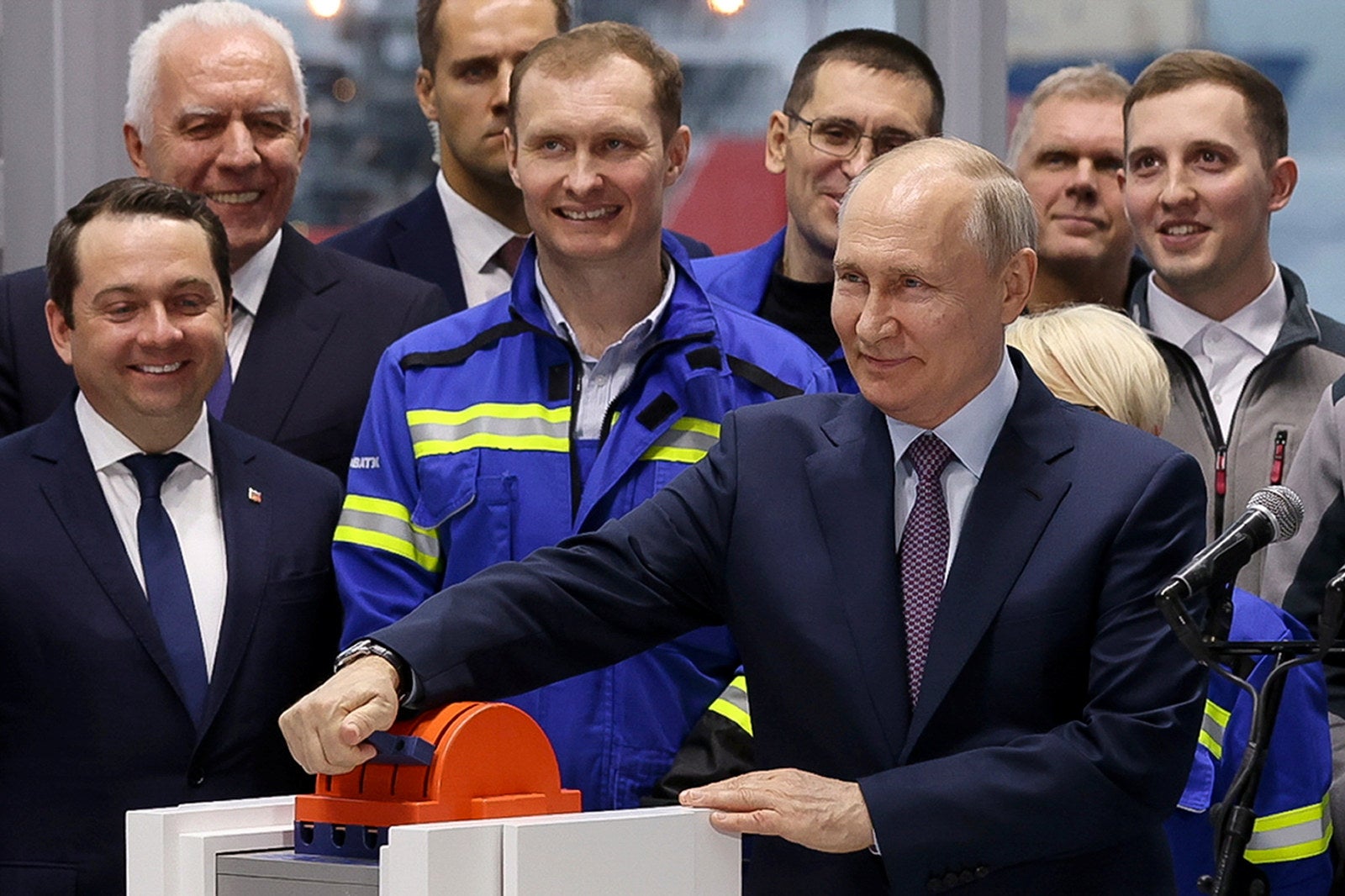 LNG cargo loaded at troubled Russian LNG project despite sanctions and ...