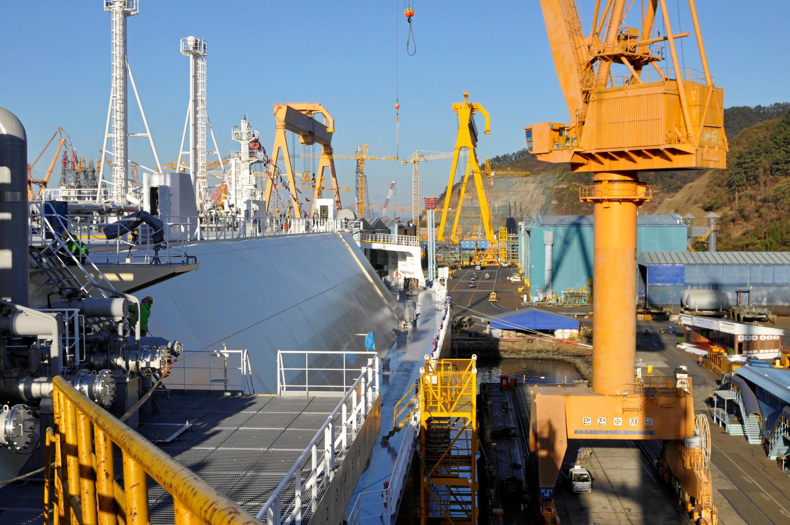 Two DSME LNG carrier orders come under threat as Hanwha moves in