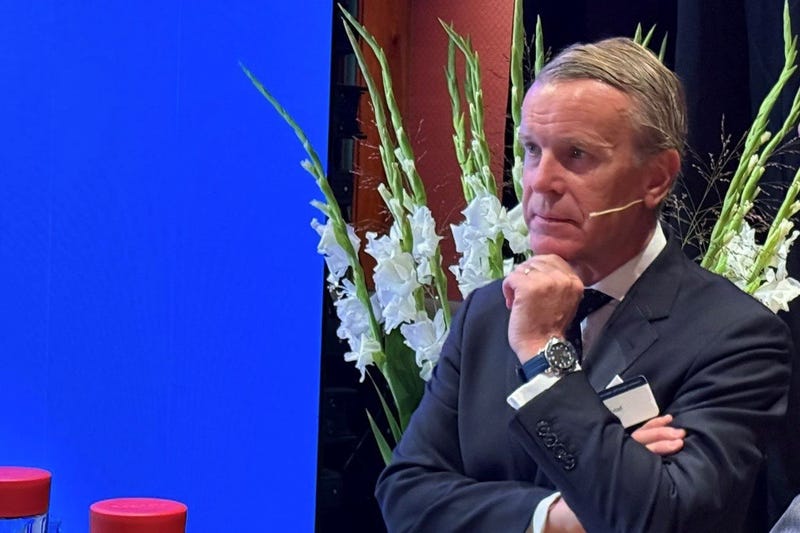 CDATA[## Frontline's Strategic VLCC Sale
John Fredriksen’s **Frontline** is making headlines with a major fleet adjustment, selling eight of its oldest VLCCs (Very Large Crude Carriers) for a staggering **$831.5 million**. This deal, set for completion in the first quarter of 2026, involves vessels built between 2015 and 2016, marking a significant shift in the company's asset portfolio.
![Frontline chief executive Lars Barstad before speaking at Pareto Securities Energy Conference on 11 September, 2025 in Oslo.