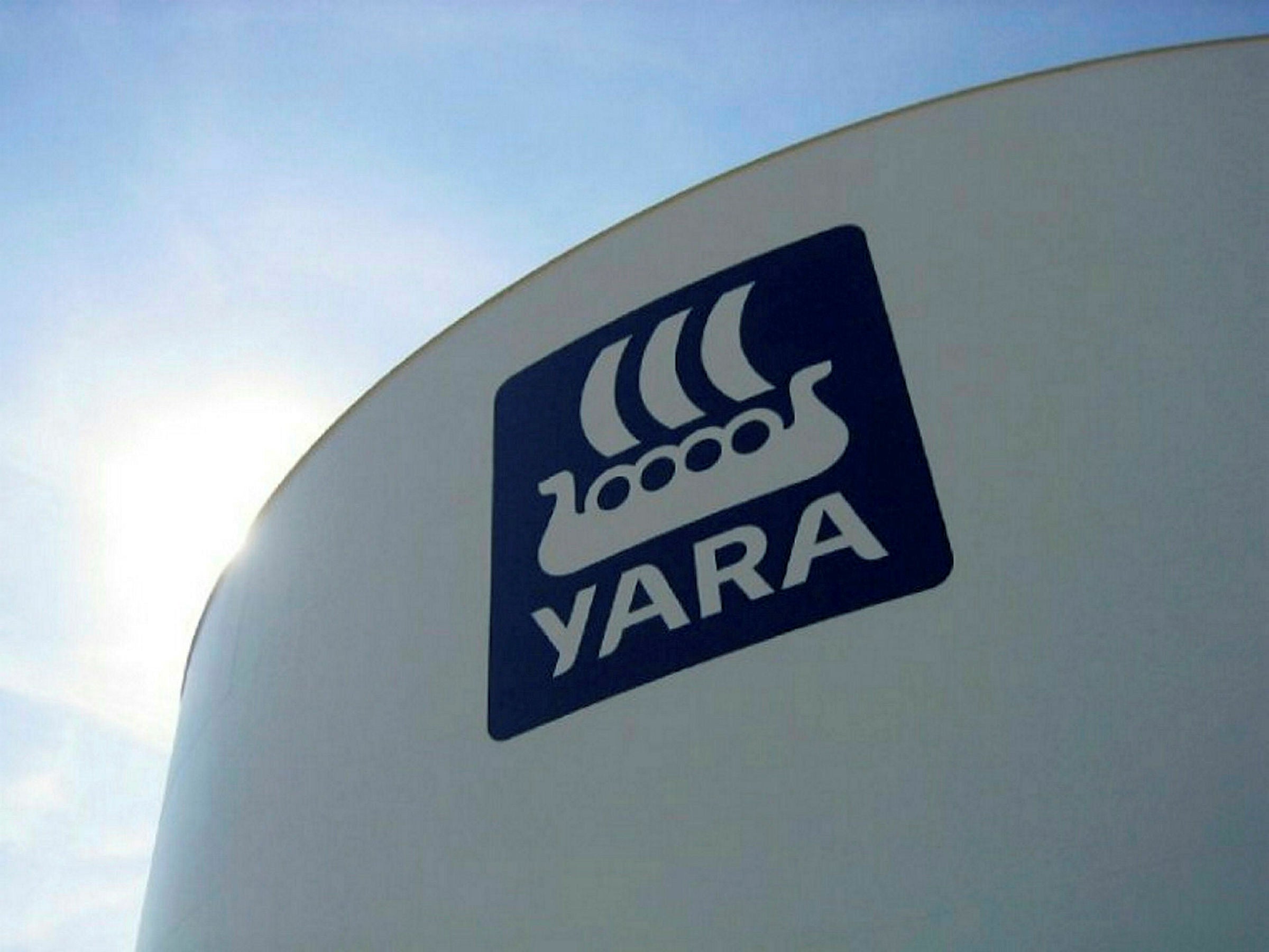 Yara International sees profit plunge