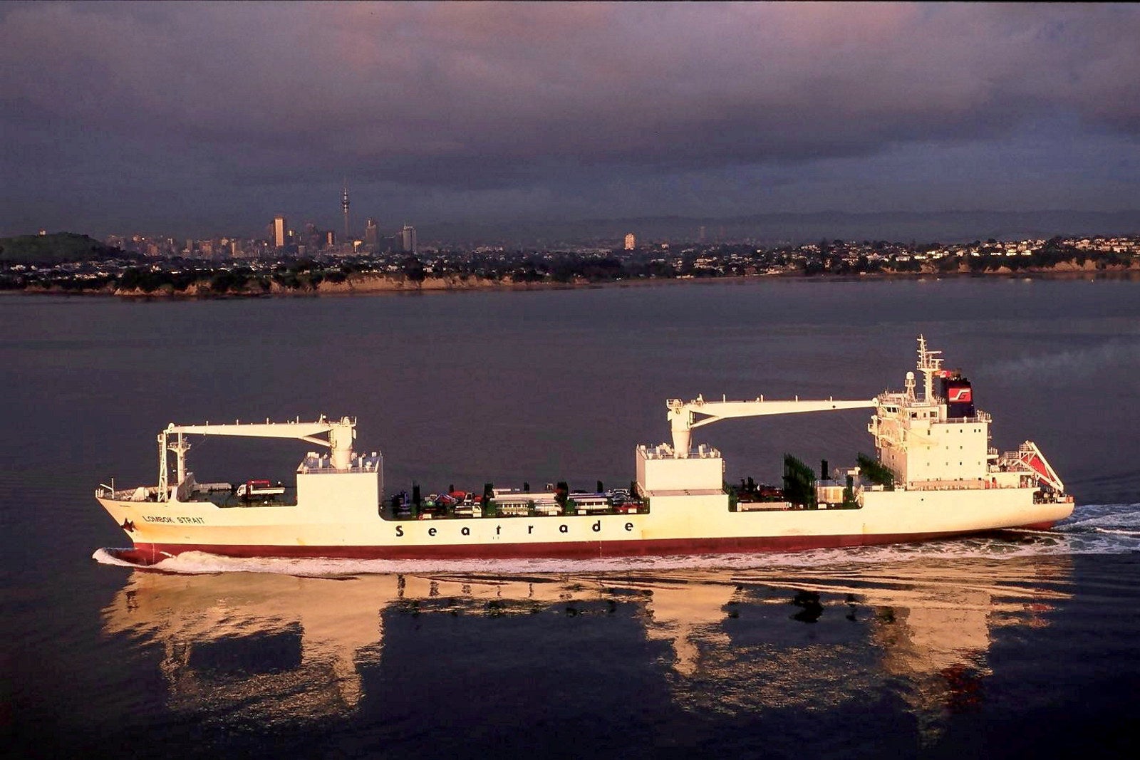 Reefer giant Seatrade spearheads takeover of Geest Line